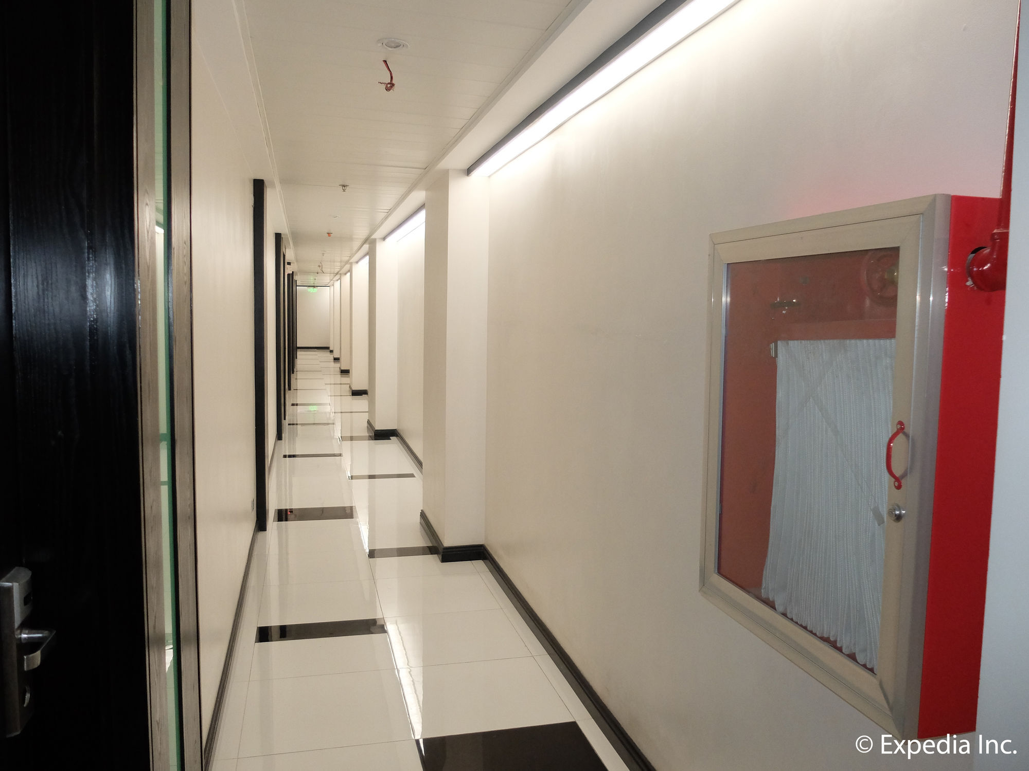 Zeppelin Suites Angeles Exterior photo